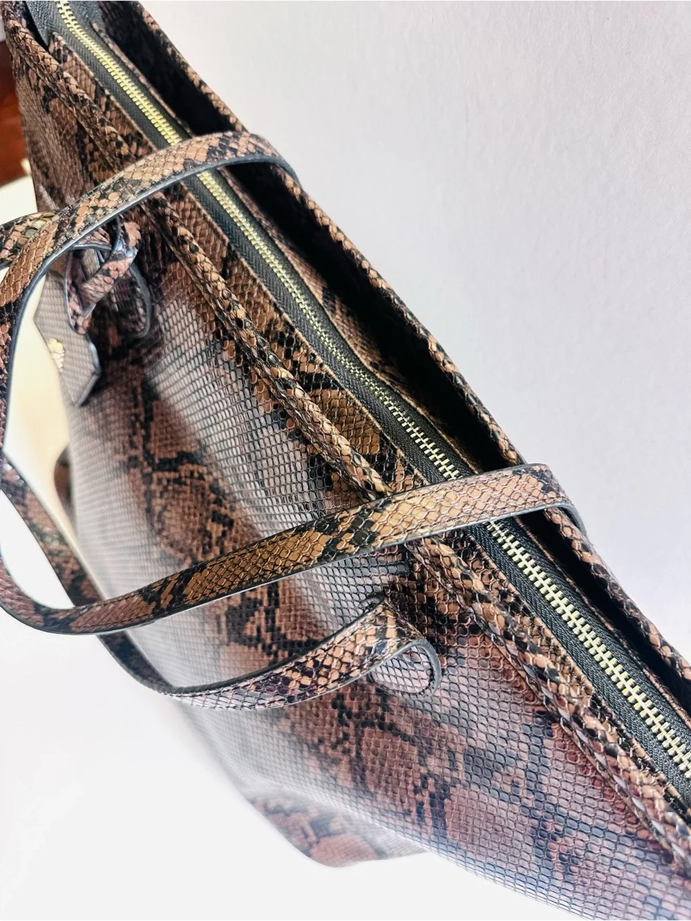 Steve Madden Wildly Chic Snake skin Style — Snakeskin-Print Tote 🐍✨2000s Glam